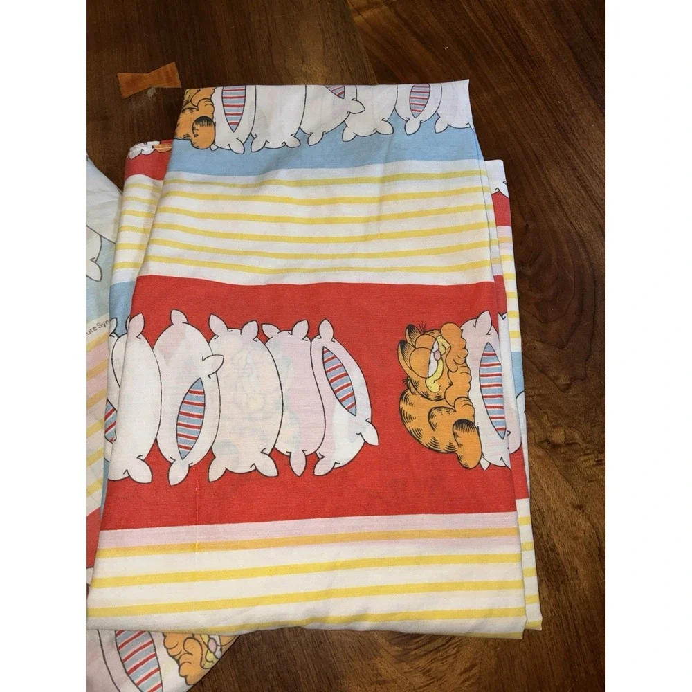 Vintage Garfield 1978 Twin Flat & Full Sheet Burlington Striped fluffy pillows